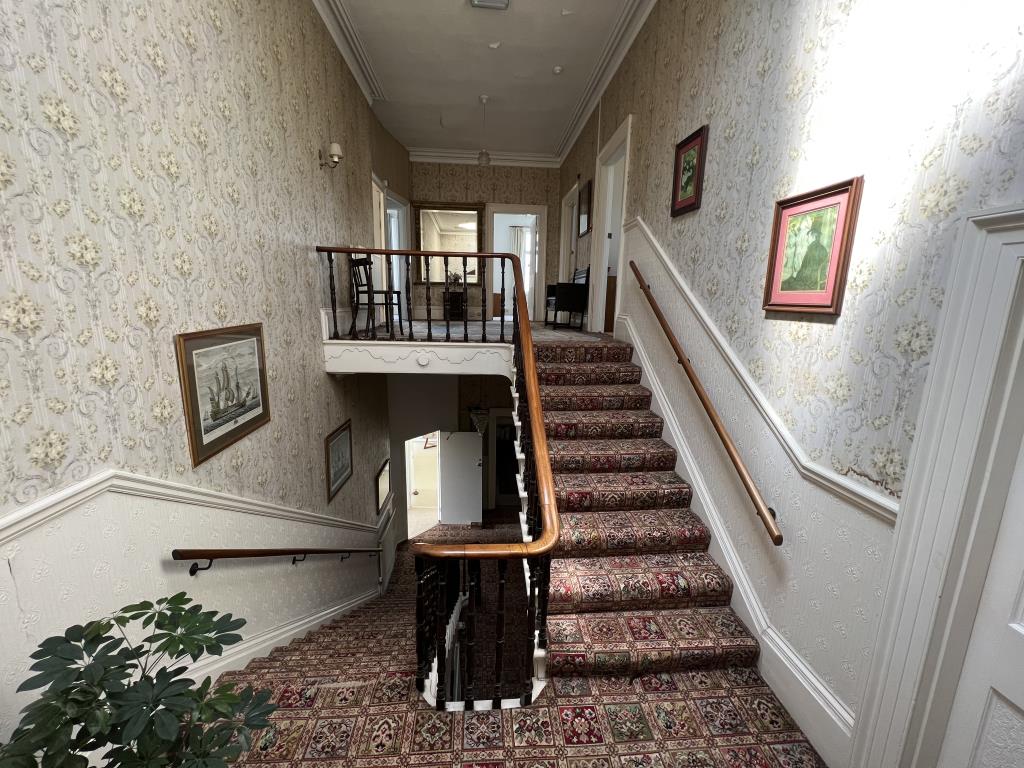 Lot: 7 - A PRESTIGIOUS VICTORIAN MANOR HOUSE FOR UPDATING WITH POTENTIAL - Main stair case in the property